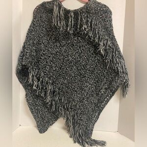 Vintage Express Black and White Knit Poncho/Shaw